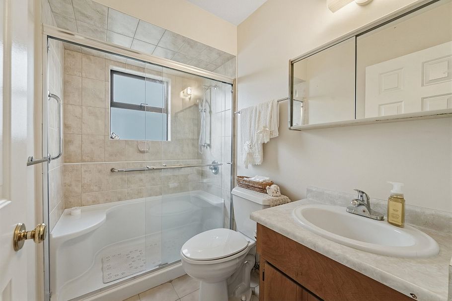 2693 E Georgia Street Vancouver, BC - 20