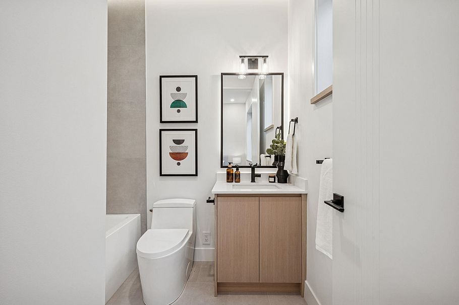 448 W 20 Avenue Vancouver, BC - 25