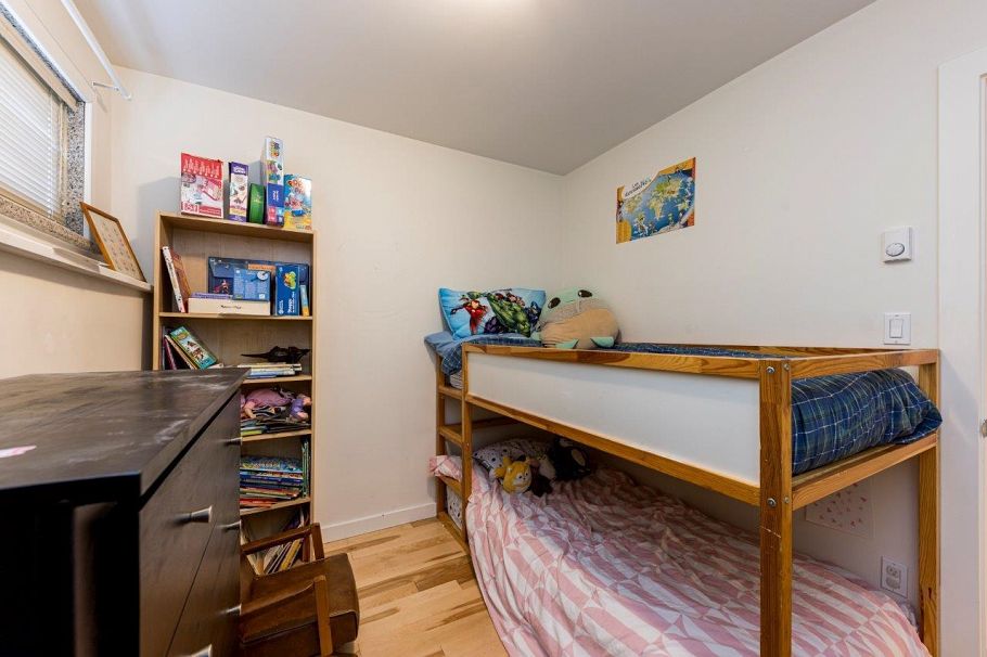 2094 Viewlynn Drive North Vancouver, BC - 30