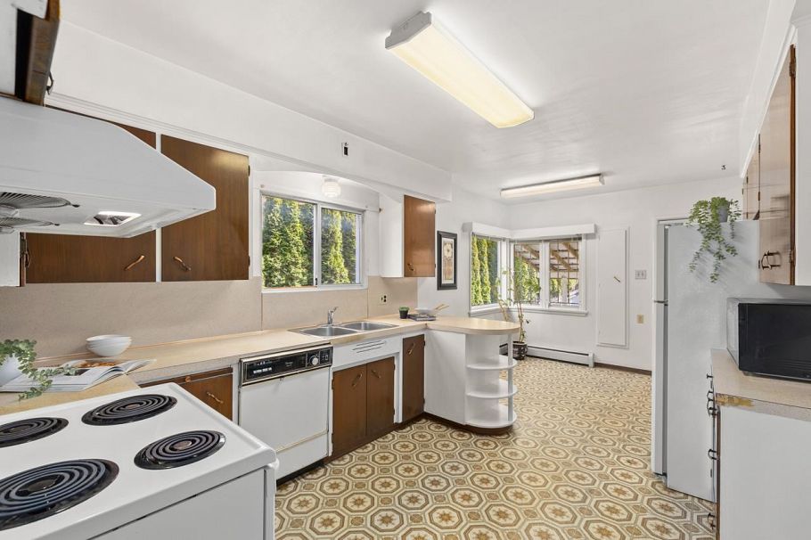 2880 Oxford Street Vancouver, BC - 9