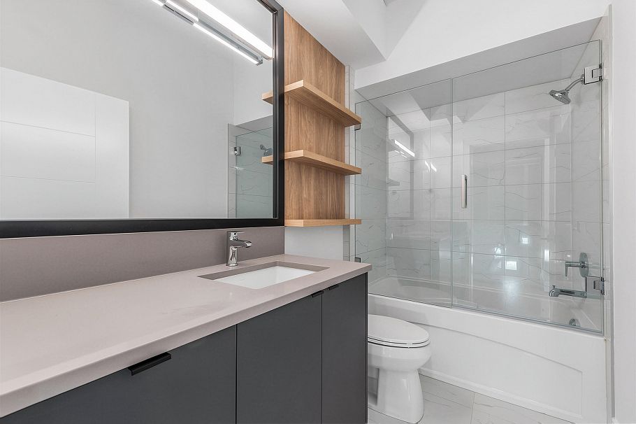 7353 Oak Street Vancouver, BC - 8