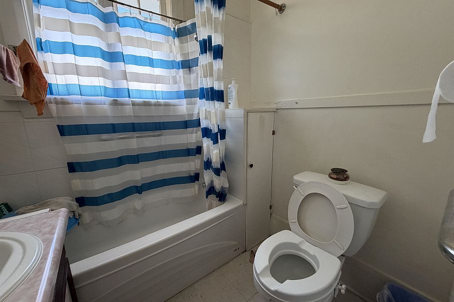 64 W 14th Avenue Vancouver, BC - 6