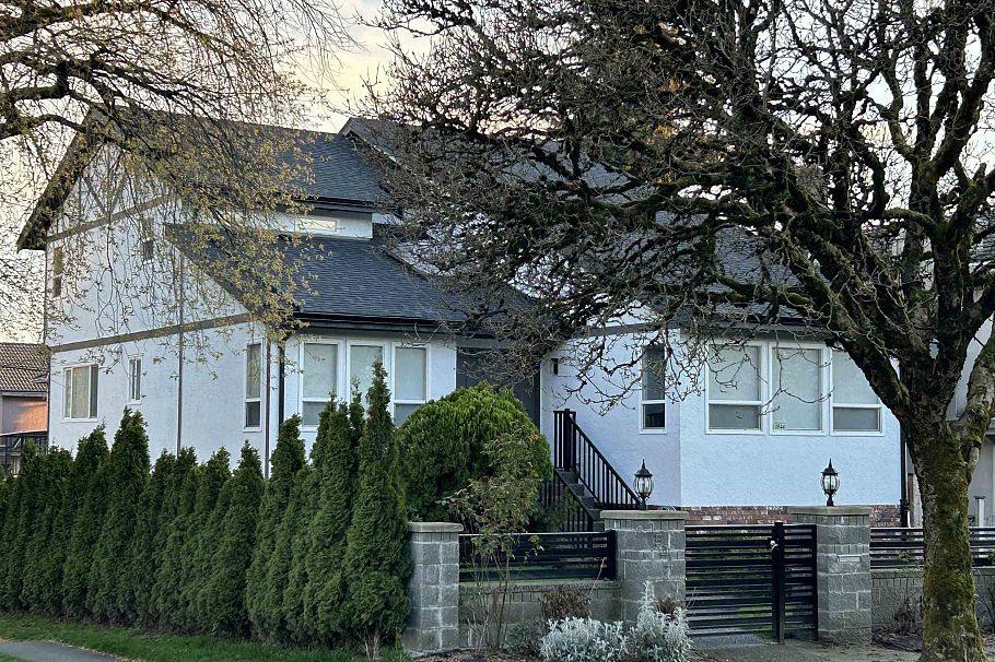 1544 W 68th Avenue Vancouver, BC - 2