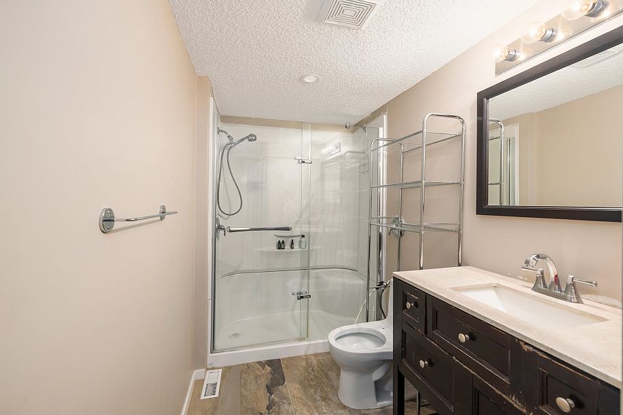 1135 Heritage Boulevard North Vancouver, BC - 9