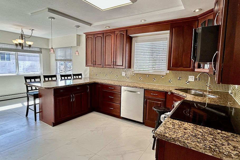 1544 W 68th Avenue Vancouver, BC - 7
