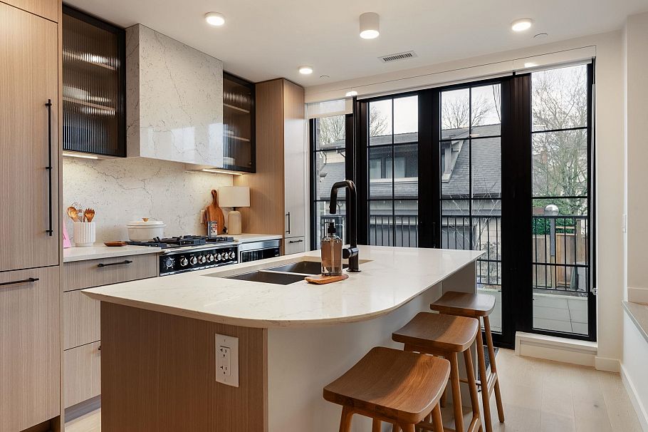 197 W King Edward Ave Street Vancouver, BC - 1