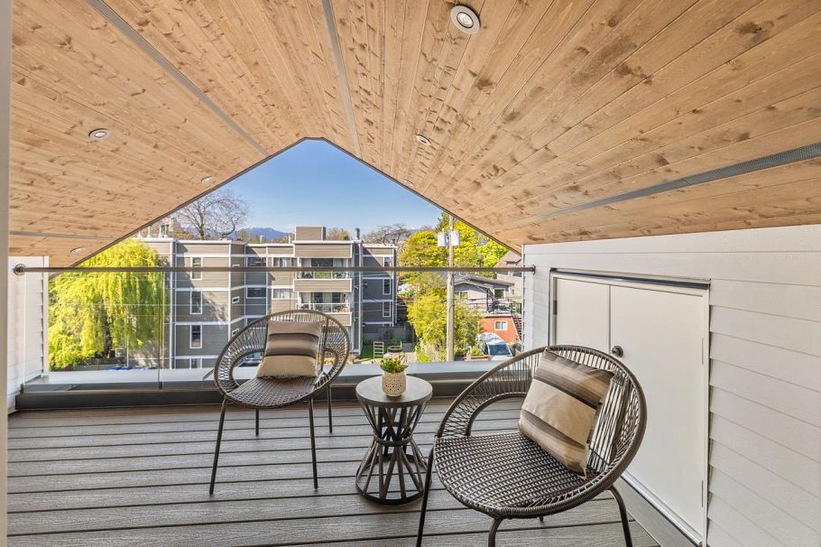 679 W 18th Avenue Vancouver, BC - 32