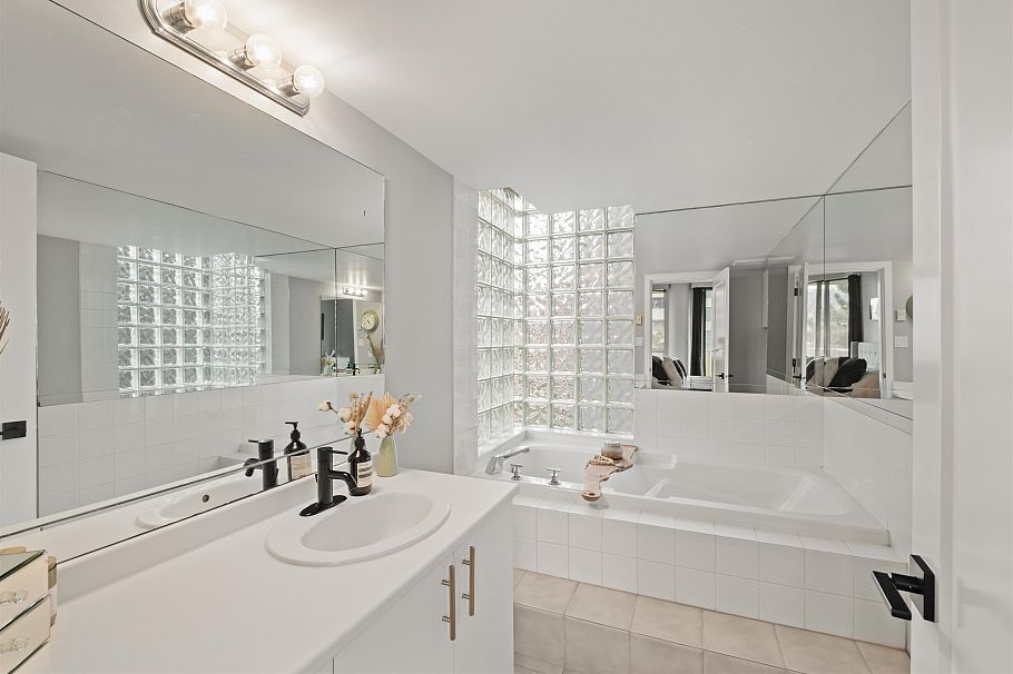 303 408 Lonsdale Avenue North Vancouver, BC - 30