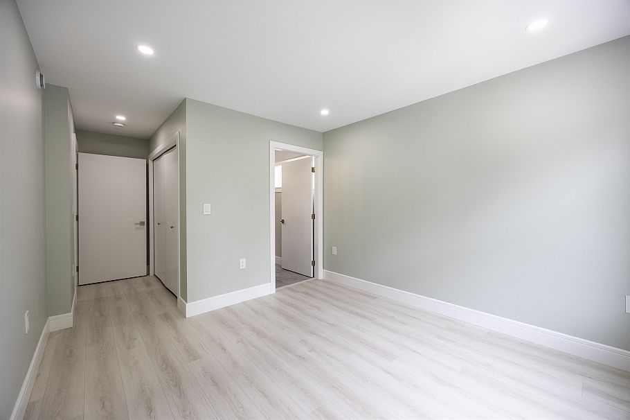 1 5808 Lanark Street Vancouver, BC - 14