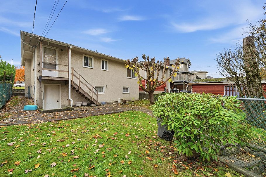 5878 Argyle Street Vancouver, BC - 2