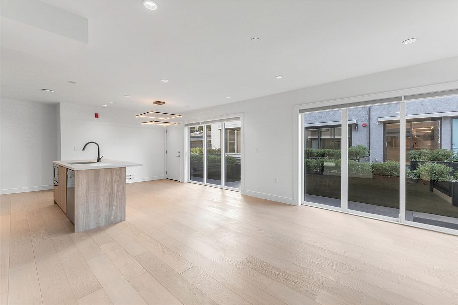 7357 Oak Street Vancouver, BC - 3