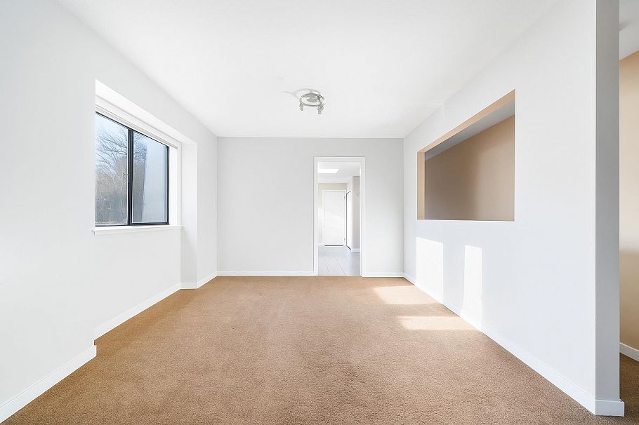 3003 NW Sunnyhurst Road North Vancouver, BC - 5