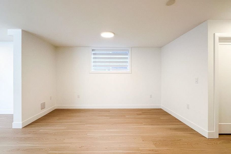 4265 Macdonald Avenue Burnaby, BC - 29