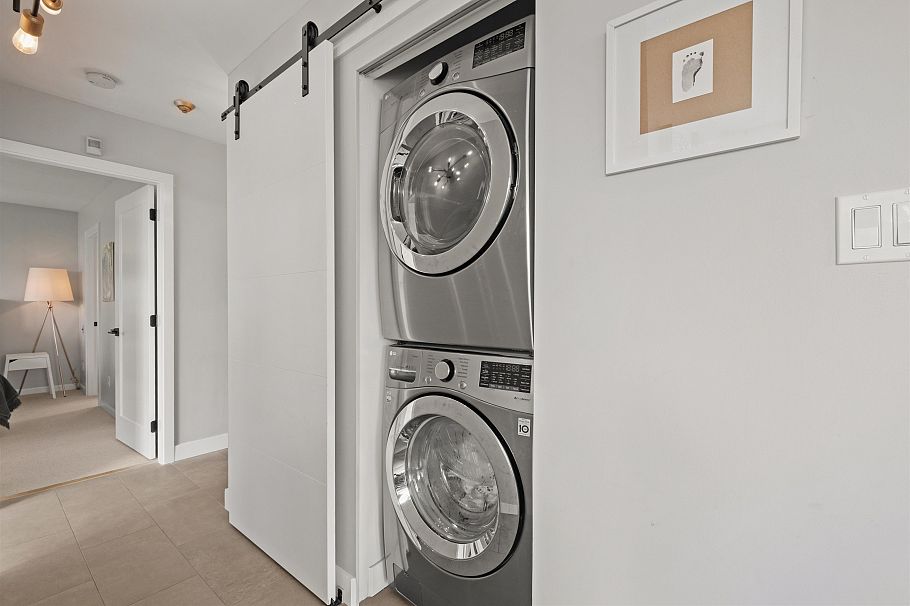 303 408 Lonsdale Avenue North Vancouver, BC - 24