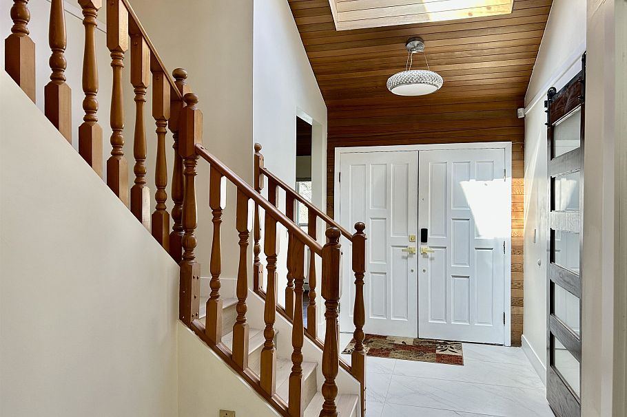 1544 W 68th Avenue Vancouver, BC - 9