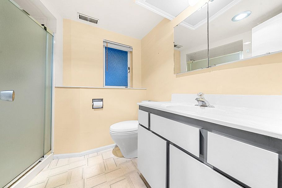 234 Rondoval Crescent North Vancouver, BC - 29