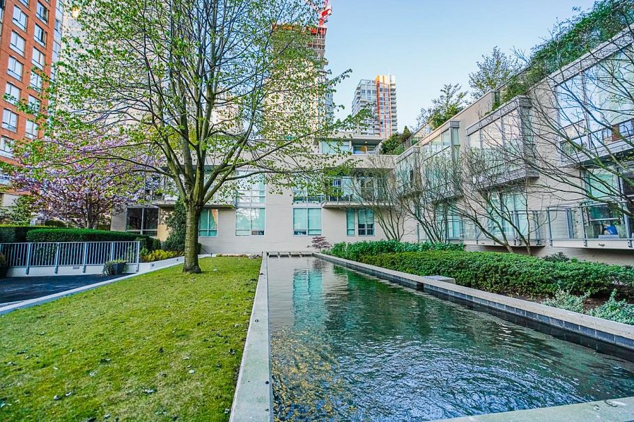 2703 1455 Howe Street Vancouver, BC - 25