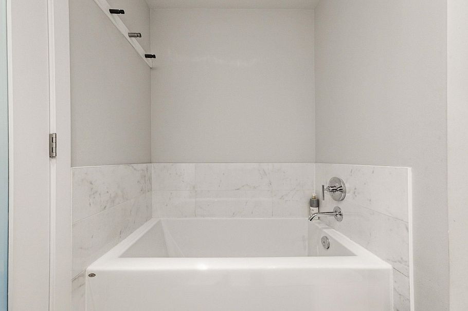 208 135 W 2nd Street North Vancouver, BC - 21