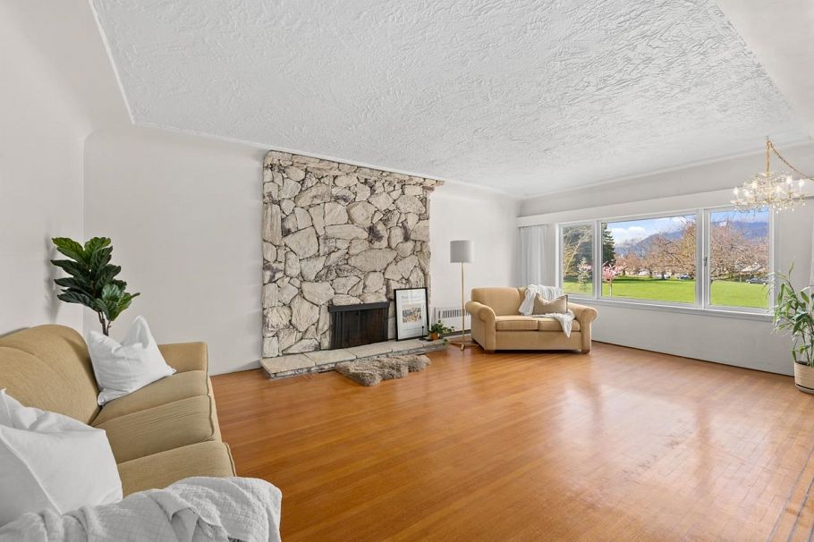 2880 Oxford Street Vancouver, BC - 3