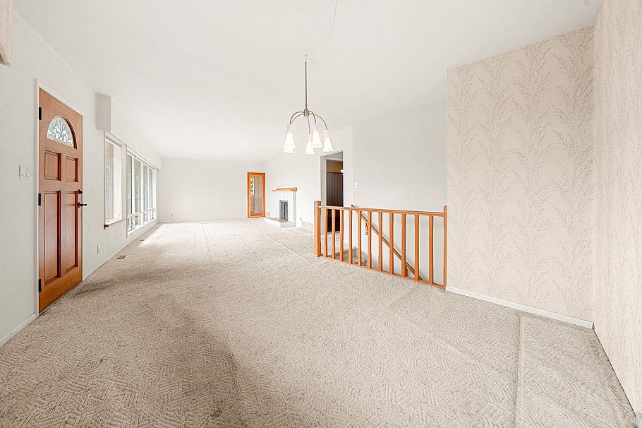 234 Rondoval Crescent North Vancouver, BC - 8