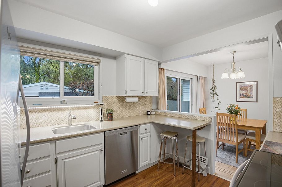 1852 Larson Road North Vancouver, BC - 12