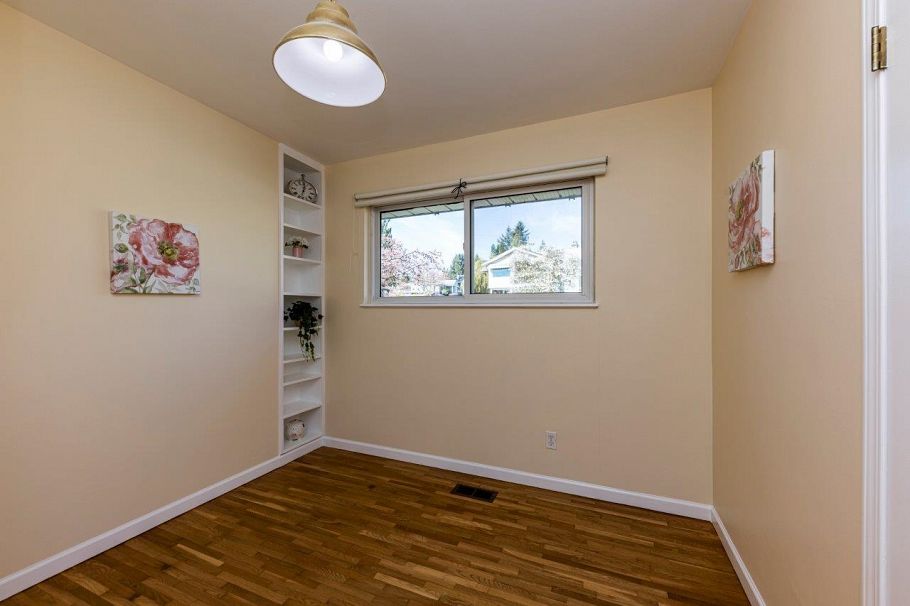 2094 Viewlynn Drive North Vancouver, BC - 11