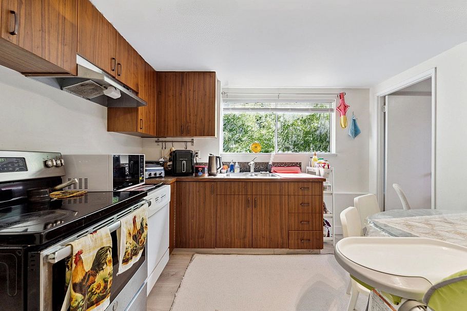 1949 Mahon Avenue North Vancouver, BC - 17