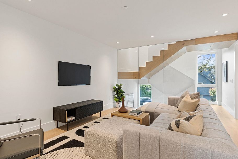 1 2830 Musqueamview Street Vancouver, BC - 16