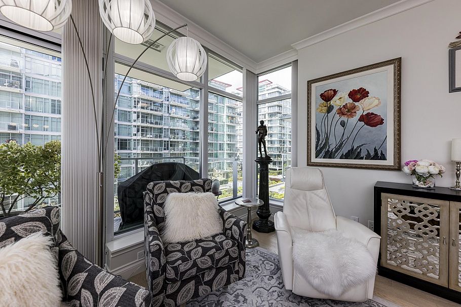 303 185 Victory Ship Way North Vancouver, BC - 11