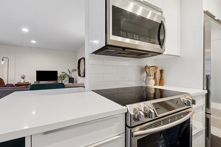 402 555 W 28th Street North Vancouver, BC - 15