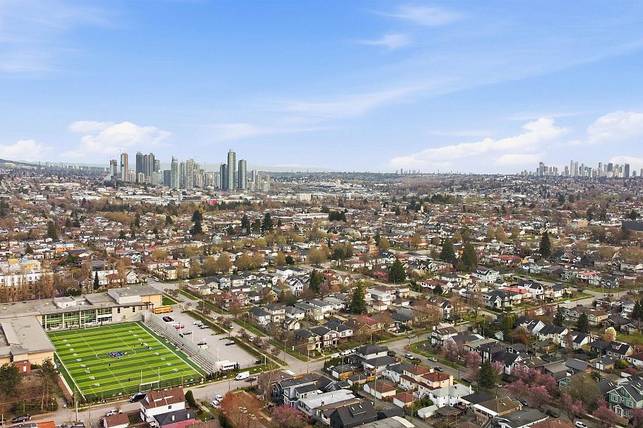 2693 E Georgia Street Vancouver, BC - 30