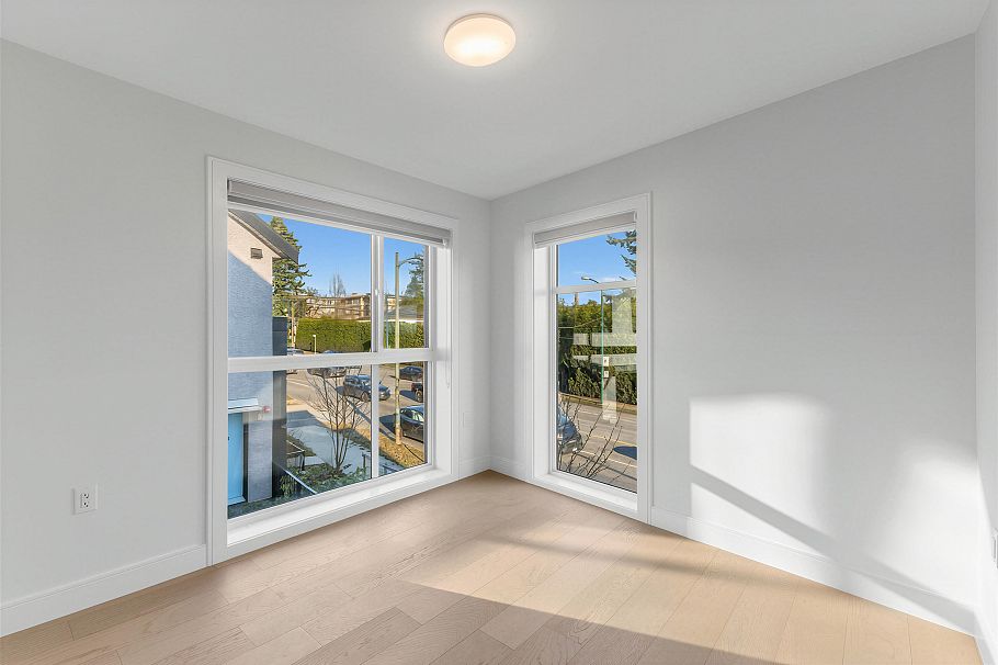 7357 Oak Street Vancouver, BC - 7