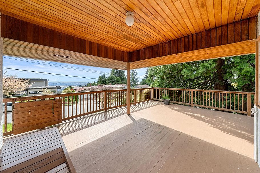 234 Rondoval Crescent North Vancouver, BC - 21