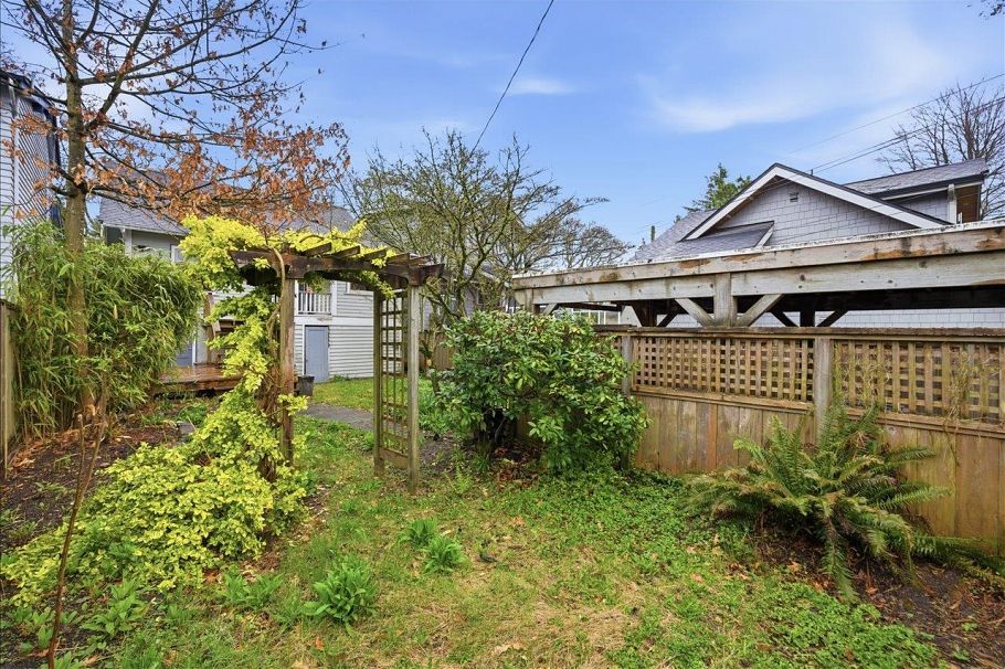 6463 Yew Street Vancouver, BC - 7