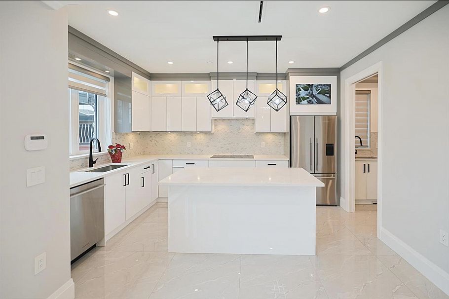 2984 Kitchener Street Vancouver, BC - 4