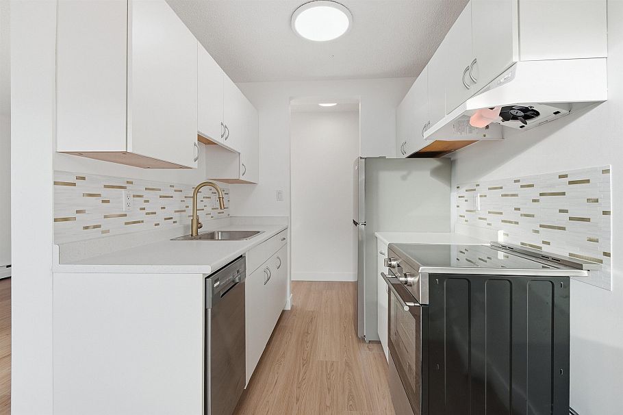 407 145 St. Georges Avenue North Vancouver, BC - 9