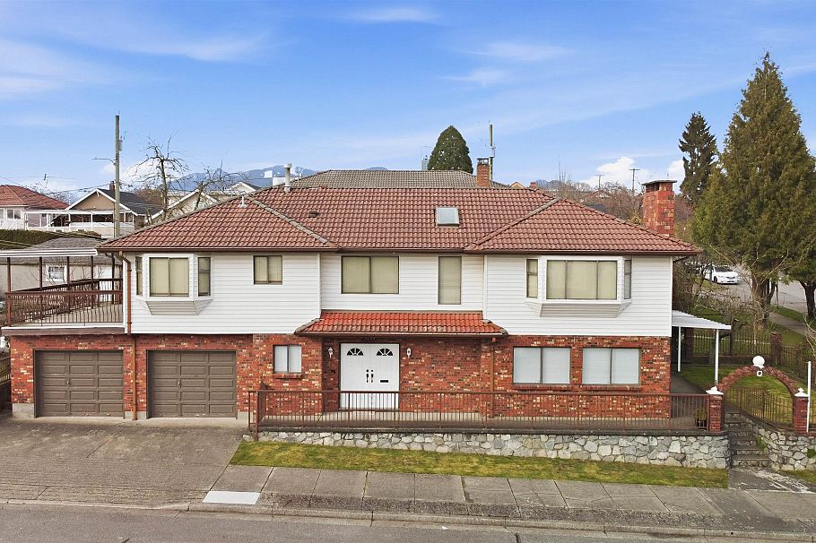 2693 E Georgia Street Vancouver, BC - 1