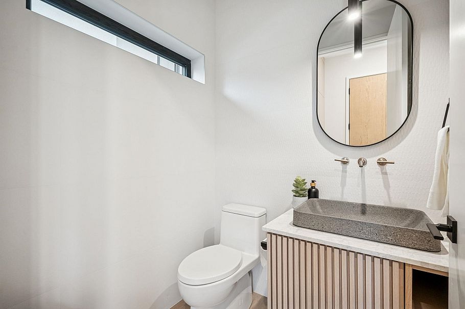 448 W 20 Avenue Vancouver, BC - 34