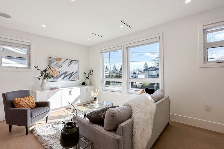 4265 Macdonald Avenue Burnaby, BC - 4