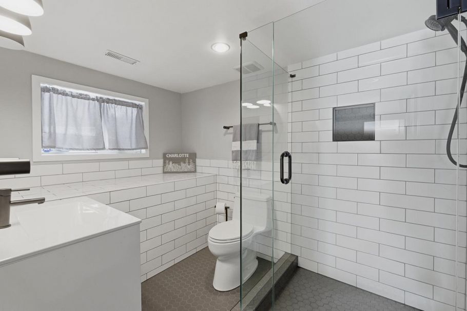 424 E Keith Road North Vancouver, BC - 30