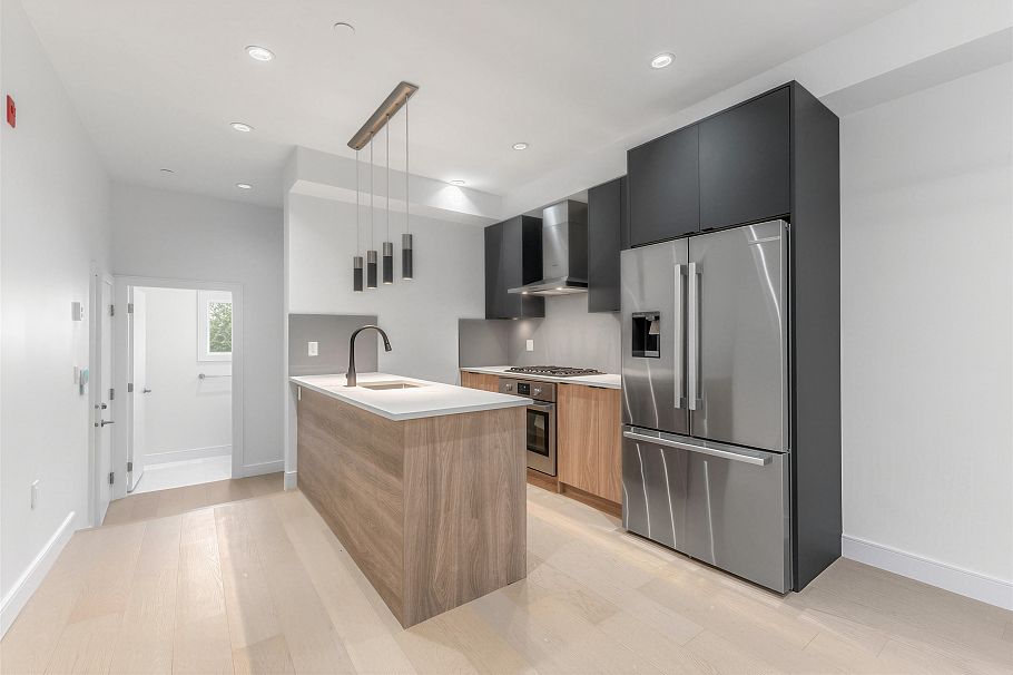 7353 Oak Street Vancouver, BC - 4