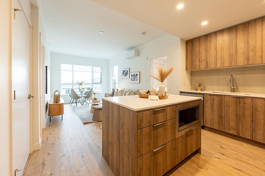 605 3596 Malsum Drive North Vancouver, BC - 25