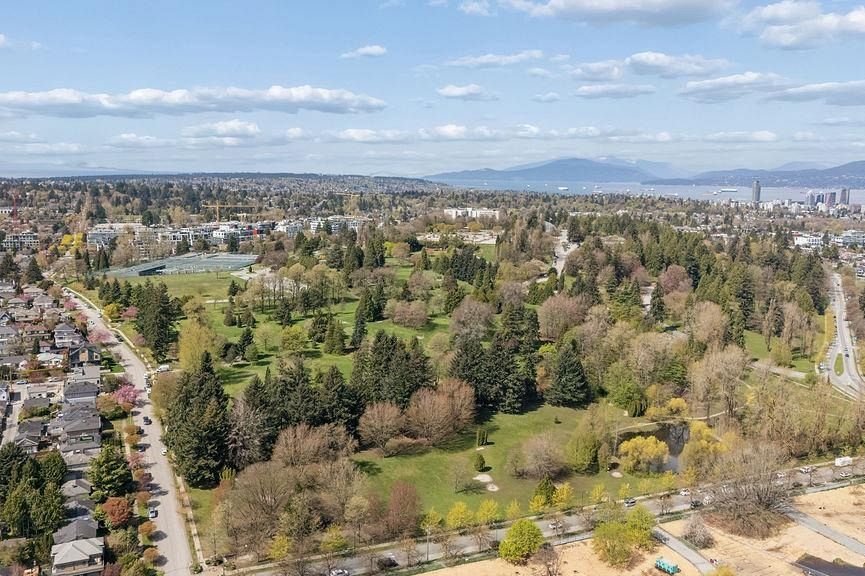 607 168 E 35th Avenue Vancouver, BC - 35