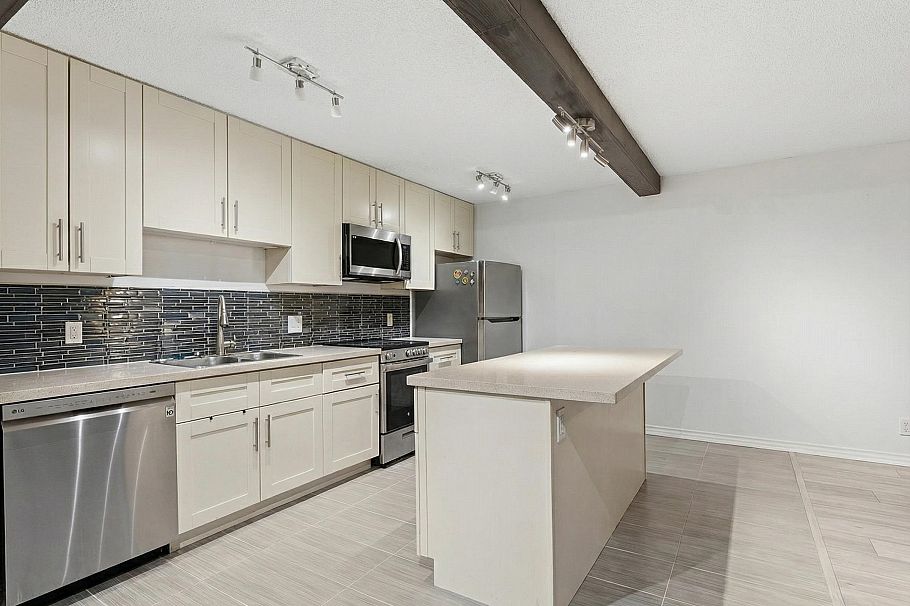 218 2012 FULLERTON AVENUE, North Vancouver BC V7P 3E3 North Vancouver, BC - 2