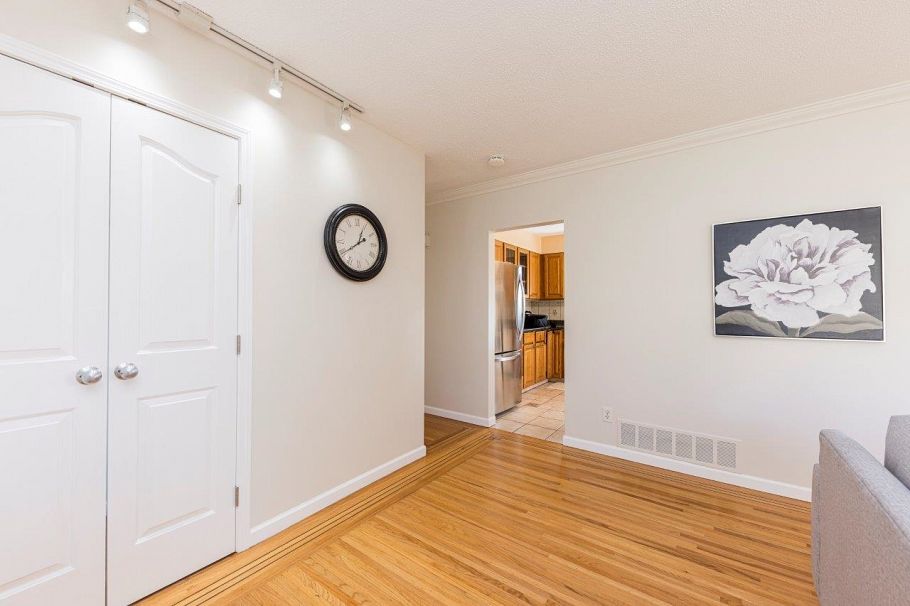 2094 Viewlynn Drive North Vancouver, BC - 16