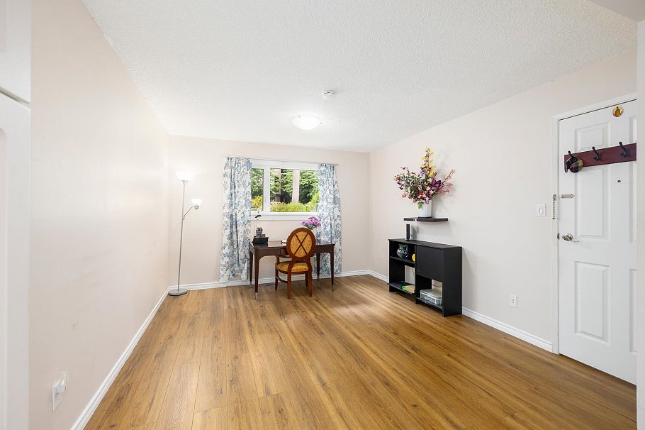 1135 Heritage Boulevard North Vancouver, BC - 4