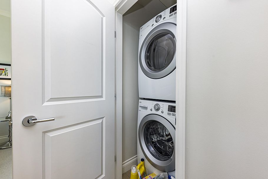 303 185 Victory Ship Way North Vancouver, BC - 17