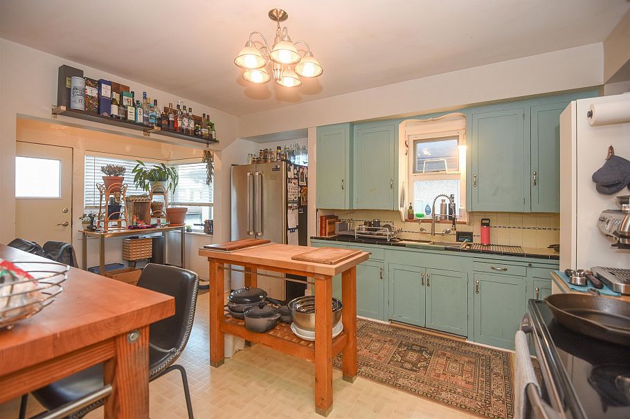 2881 Adanac Street Vancouver, BC - 3