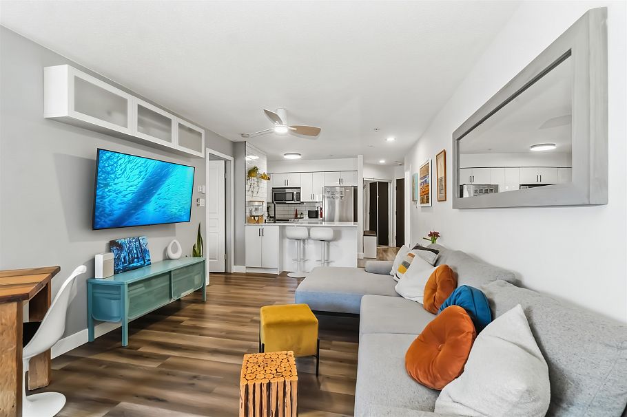 110 189 E 16th Avenue Vancouver, BC - 5