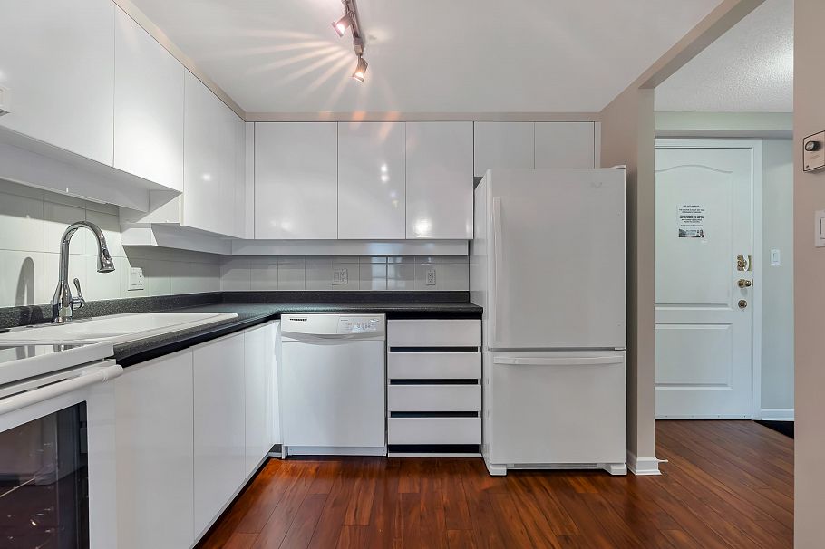 603 1132 Haro Street Vancouver, BC - 4